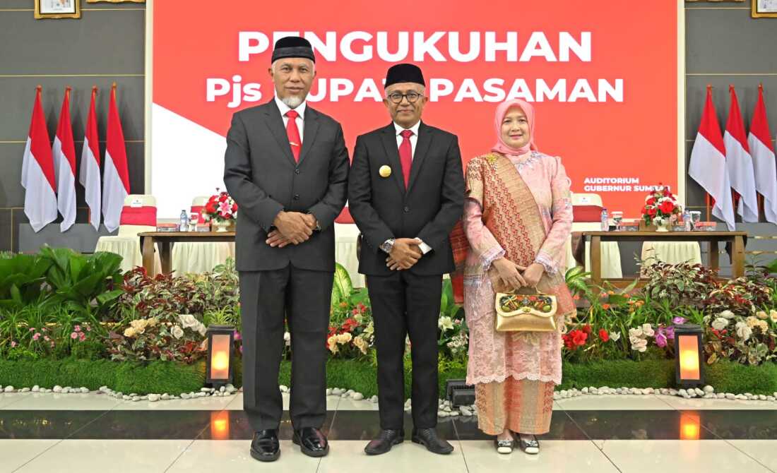 Edi Dharma Syafni dilantik sebagai Pjs Bupati Pasaman oleh Gubernur Sumbar, Mahyeldi Ansharullah, Minggu (13/04/2025). (Foto Adpim Sumbar)