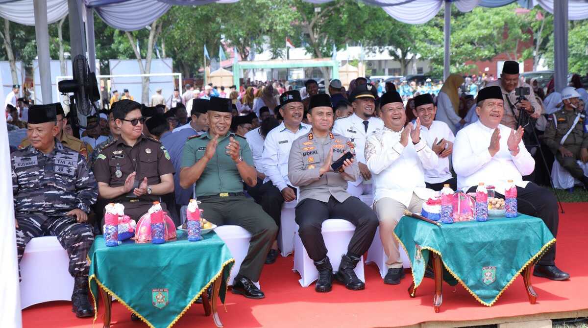 Pembukaan Musabaqah Tilawatil Quran Nasional (MTQN) tingkat Kabupaten Asahan ke-56 yang bertempat di lapangan Sepak Bola Universitas Asahan (UNA), Selasa (15/04/2025). (Diskominfo Asahan)