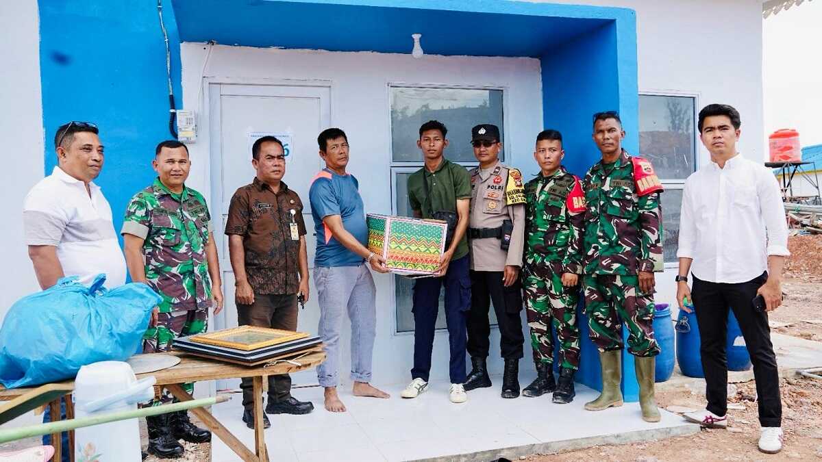 Badan Pengusahaan (BP) Batam kembali memfasilitasi perpindahan empat Kepala Keluarga (KK) dari Rempang ke rumah baru yang telah disiapkan di Kawasan Tanjung Banon, Selasa (15/4/2025). (foto: Humas BP Batam)