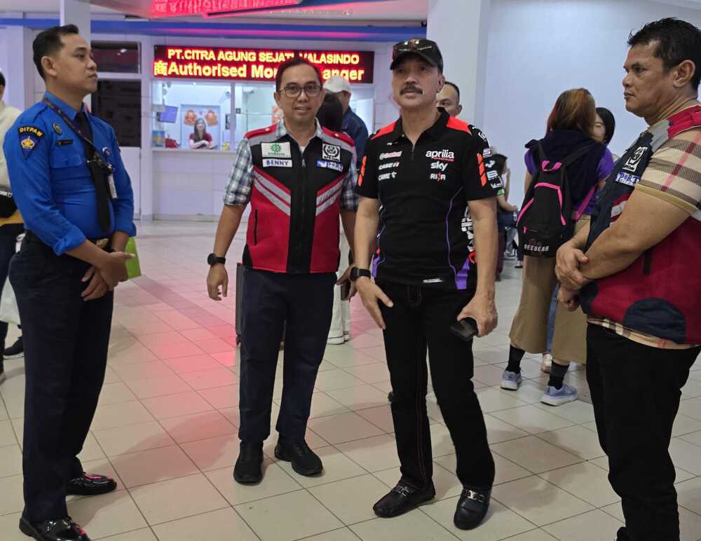 ruslan aspan tinjau pelabuhan Anggota/Deputi Bidang Pengelolaan Bandara, Pelabuhan, dan Lalu Lintas Barang BP Batam, Ruslan Aspan, meninjau secara langsung kesiapan arus balik Angkutan Lebaran di Terminal Ferry Internasional Batam Centre, Sabtu (5/4/2025). (Foto: humasbpbatam)