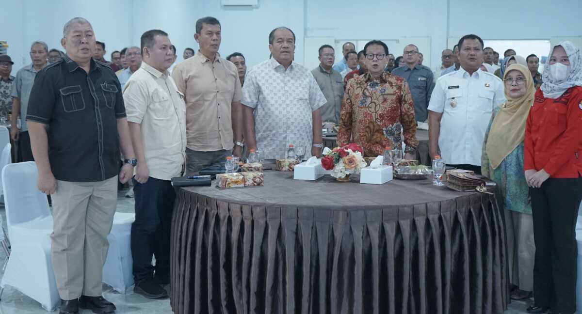 Kunjungan Kerja Anggota DPR Republik Indonesia Rokhim Dahuri, MS di Kabupaten Asahan dalam pertemuan tentang Sosialisasi Ekonomi Biru (Blue Economy) di Aula Melati Kantor Bupati Asahan, Sabtu (12/04/2025). (Diskominfo Asahan)
