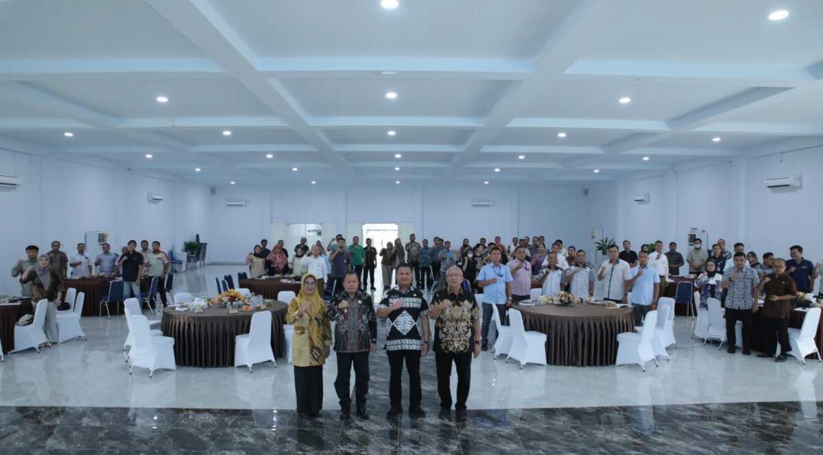 Acara sosialisasi Peraturan Daerah (Perda) dan Peraturan Bupati (Perbup) yang berkaitan dengan Pajak Barang dan Jasa Tertentu (PBJT), Kamis (24/04/2025) di aula Melati Pemkab Asahan. (Diskominfo Asahan)