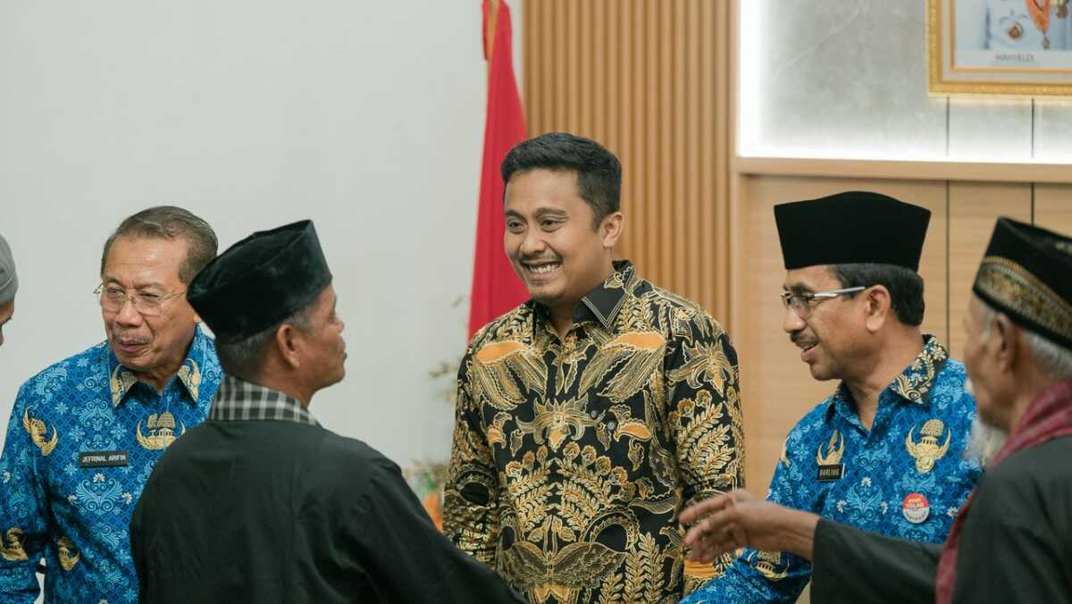 Wagub Sumbar, Vasko Ruseimy (tengah). (Foto Adpim sumbar).