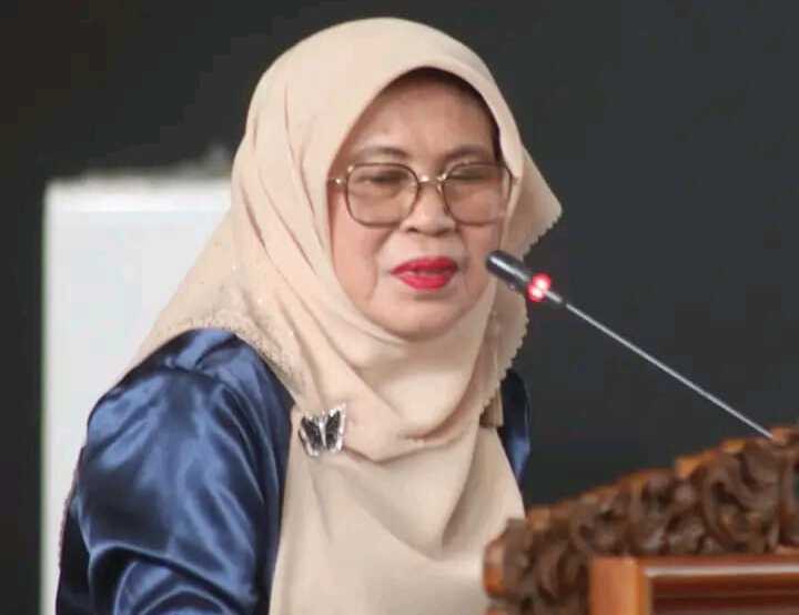 wakil Bupati Dharmasraya Leli Arni Ket foto : wakil bupati Leli Arni Hadiri Rapat Paripurna di Gedung DPRD Kabupaten Dharmasraya. (Humas Pemkab Dharmasraya)