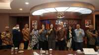 Plt. Kabiro Humas, Promosi dan Protokol yang juga merupakan Anggota/Deputi Bidang Pelayanan Umum BP Batam Ariastuty Sirait menerima kunjungan delegasi Kedutaan Besar Inggris, Rabu (21/5/2025). (Foto: humasbpbatam)