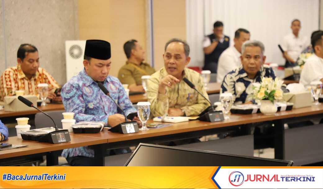 Ket Foto: Bupati Inhil H Herman melaksanakan kunjungan kerja kepala daerah se-provinsi Riau ke kantor pusat PT ASDP Indonesia Ferry