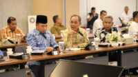 Ket Foto: Bupati Inhil H Herman melaksanakan kunjungan kerja kepala daerah se-provinsi Riau ke kantor pusat PT ASDP Indonesia Ferry