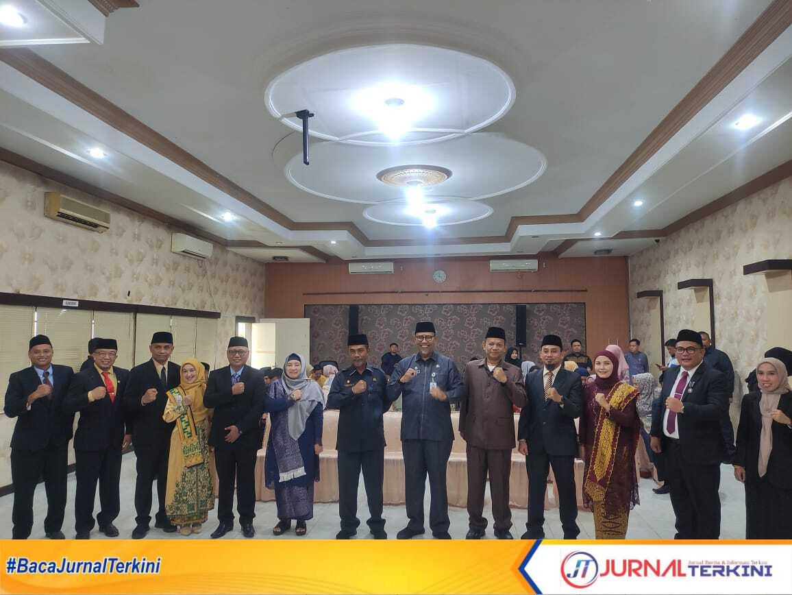 Ket foto: Pelantikan dan pengambil sumpah jabatan pejabat di Lingkungan Pemkab Inhil di Aula Kantor BAPPEDA Inhil, Jumat (9/5/2025).