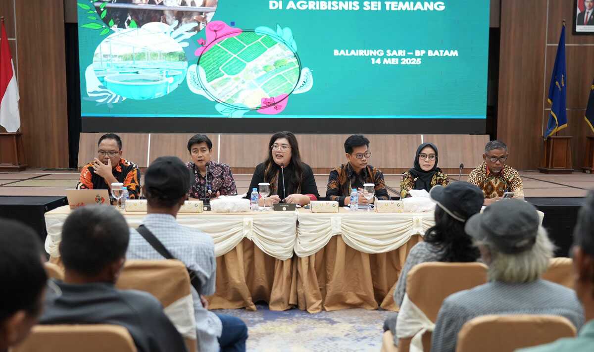 Anggota/Deputi Bidang Pelayanan Umum Badan Pengusahaan (BP) Batam, Ariastuty Sirait menggelar silaturahmi dengan pelaku usaha bidang Pertanian, Perikanan, dan Peternakan di Kawasan Agribisnis Sei Temiang pada Rabu (14/5/2025) bertempat di Balairungsari BP Batam. (foto: humasbpbatam)