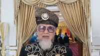 huzrin hood Ketua Umum Majelis Rakyat Kepri Dato' Huzrin Hood menghadiri Penganugerahan Gelar Kebesaran Adat Dato’ Wira Setia Amanah dan Dato’ Timbalan Setia Amanah yang diberikan kepada Bupati Karimun Iskandarsyah dan Wakil Bupati Karimun Rocky Marciano Bawole bertempat Rumah Dinas Bupati Karimun, Rabu (28/05/2025). (JurnalTerkini.id/edy kencana)