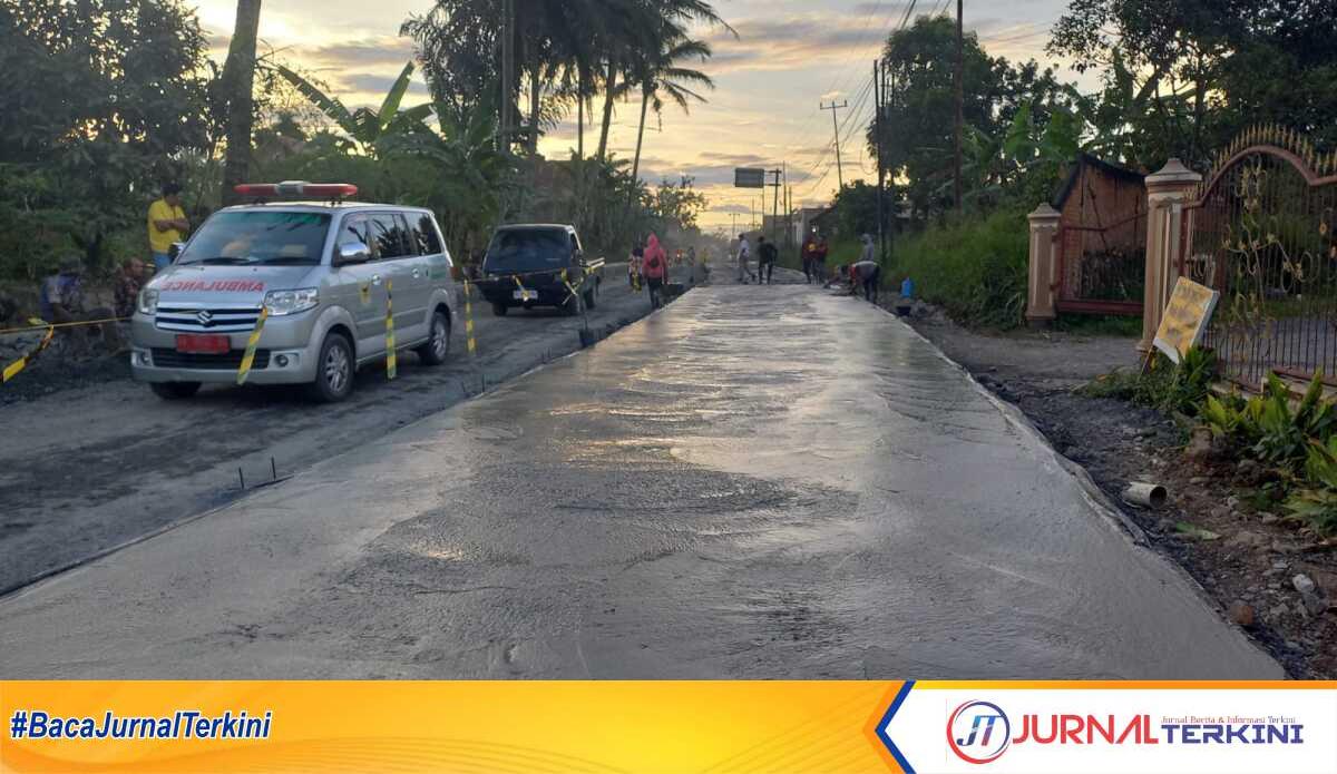 Ruas Jalan Payakumbuh - Sitangkai mulai diperbaiki.( Foto Adpim sumbar).