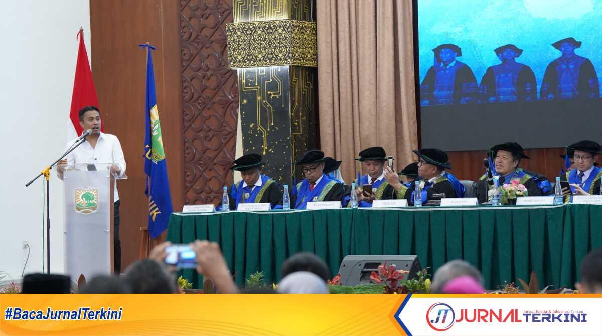 Wagub Sumbar Vasko Ruseimy saat menghadiri perayaan Lustrum VII FT Unand. (Foto Adpim sumbar).