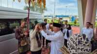 mendag ke sumbar Gubernur Sumbar Mahyeldi saat menyambut Mendag RI Budi Santoso di BIM, Jum'at (9/5/2025).(Foto Adpim sumbar)