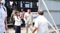 mendagri ke batam-1 Wakil Kepala BP Batam, Li Claudia Chandra, menyambut kunjungan kerja Menteri Agraria dan Tata Ruang/Kepala Badan Pertanahan Nasional (ATR/BPN), Nusron Wahid, di Gedung VVIP Bandara Internasional Hang Nadim, Kamis (8/5/2025). (foto: humasbpbatam)