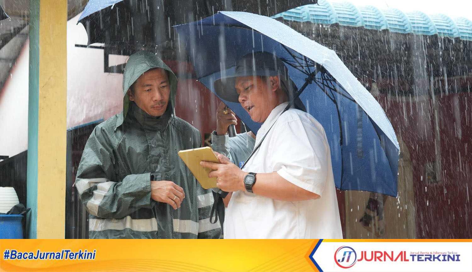 mouris limanto Anggota/Deputi Bidang Infrastruktur BP Batam, Mouris Limanto, meninjau 8 titik longsor di Kecamatan Bengkong, pada Kamis (8/5/2025). (foto: humasbpbatam)