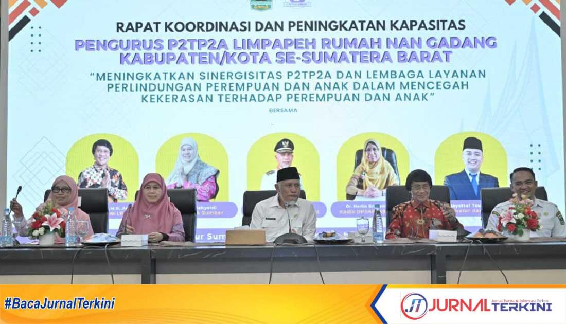 Gubernur Sumbar Mahyeldi Ansharullah saat Rakor DP3AP2KB di Auditorium Gubernur Sumbar, Rabu (14/05/2025). (Foto Adpim sumbar).