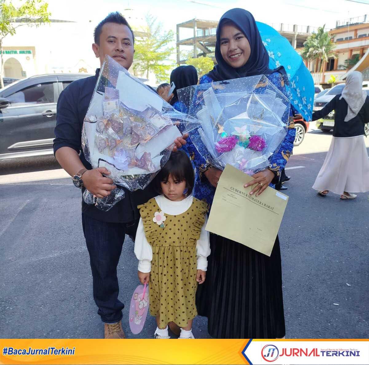 p3k sumbar Foto Rifki 41thn, salah seorang guru penerima SK PPPK di SMAN 1 Batipuh. (Foto Adpim sumbar).