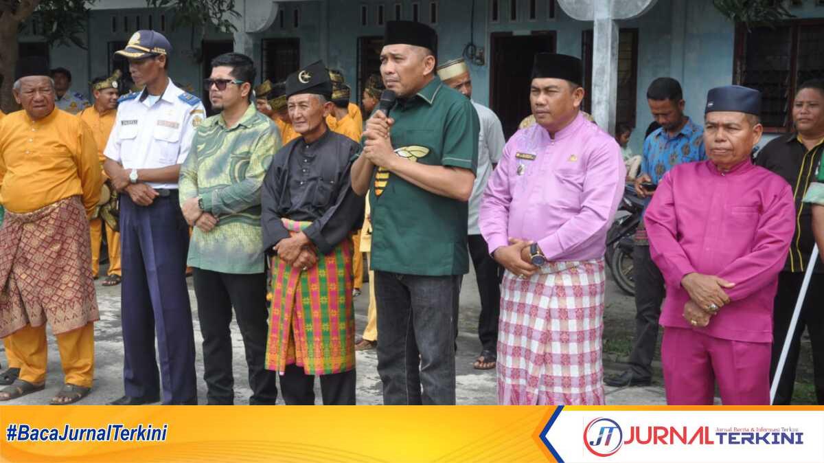 pawai taaruf MTQ durai Wakil Bupati Karimun Rocky Marciano Bawole melepas pawai taaruf MTQ Kecamatan Durai, Kamis (15/5/2025). (JurnalTerkini.id/edy kencana)