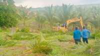 penertiban lahan di Tanjung Banon Penertiban lahan warga di Tanjung Banon oleh BP Batam, Jumat (2/5/2025). (Foto: humasbpbatam)