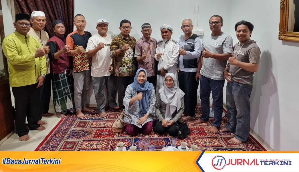Dewan Pengurus Daerah Paguyuban Keluarga Besar Putra Jawa Kelahiran Sumatera (DPD PKB Pujakesuma) Kabupaten Karimun mengadakan rapat pleno sekaligus persiapan pelantikan pengurus DPD PKB Pujakesuma di kediaman Bapak Riyadi Kampung Harapan RT 001/002 Kelurahan Harjosari Kecamatan Tebing, Selasa (29/04/2025) malam. (JurnalTerkini.id/edy kencana)