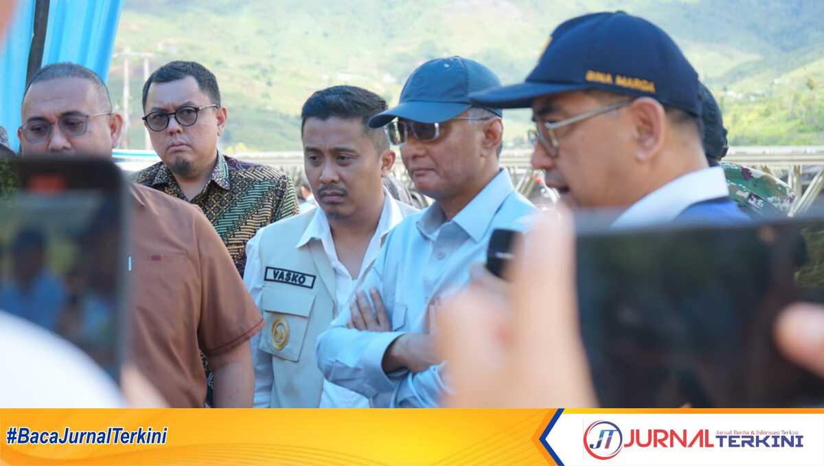 Wagub Vasco Ruseime bersama Menteri PU RI saat tinjau beberapa proyek prioritas di Sumbar, Sabtu (03/05/2025).(Foto Adpim sumbar).