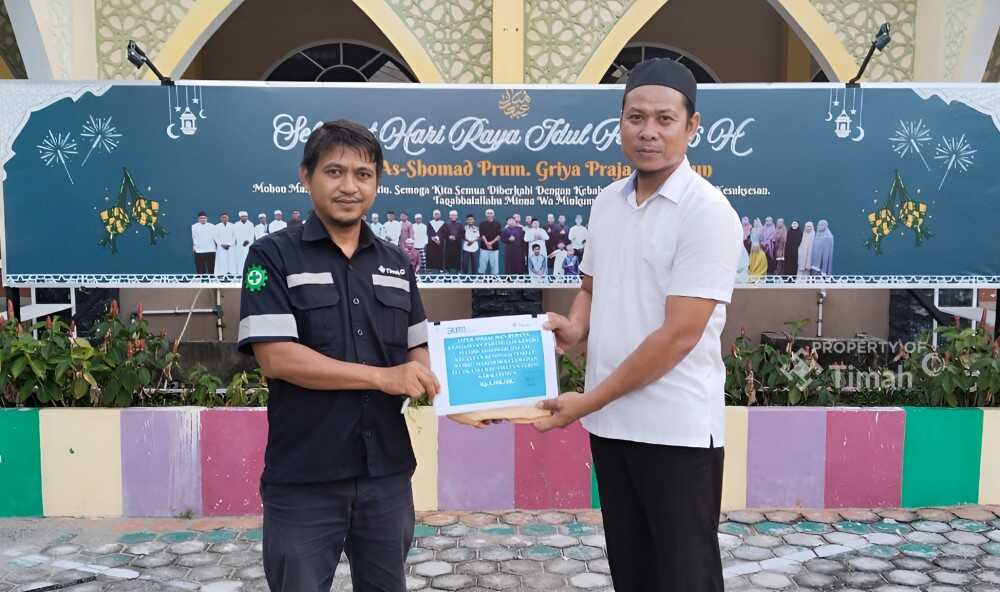 PT Timah Tbk menyalurkan bantuan kepada pengurus Masjid As-Somad di Kelurahan Teluk Uma, Kecamatan Tebing, Kabupaten Karimun, Provinsi Kepulauan Riau. (Timah)