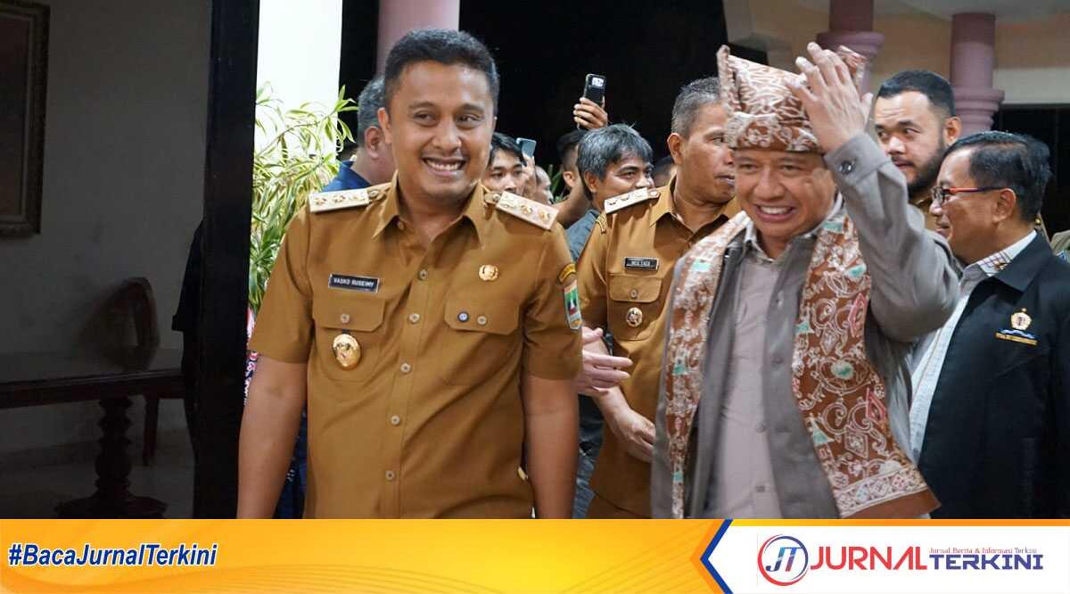 rakor kebencanaan sumbar Wagub Sumbar, Vasco Ruseime (kiri). (Foto Adpim sumbar).