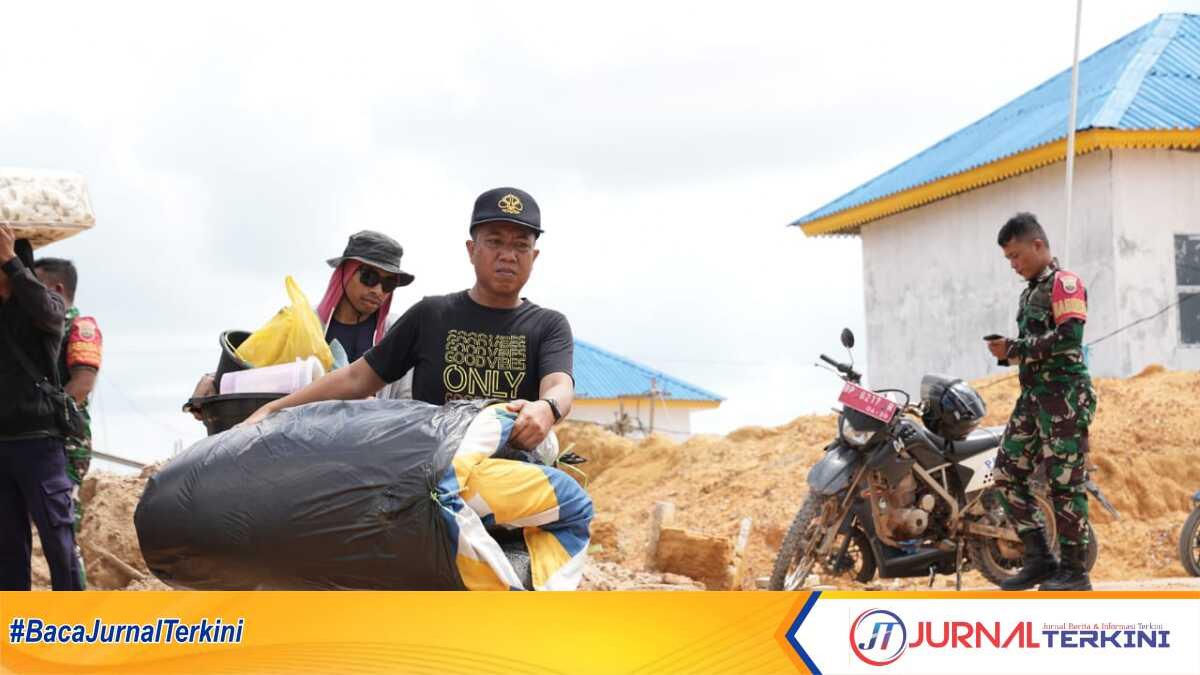 relokasi warga Rempang 1 (1) Badan Pengusahaan (BP) Batam memfasilitasi pergeseran terhadap 4 Kepala Keluarga (KK) terdampak pengembangan Rempang Eco City ke rumah baru di Tanjung Banun, Selasa (6/5/2025). (Foto: humasbpbatam)