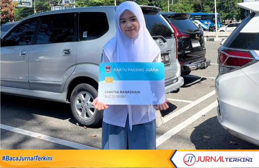 Siswi SMAN 9 Padang, Chintya Ramadhani, raih beasiswa ke Amerika Serikat (AS) melalui program Padang Juara. (JurnalTerkini.id/Amryan)