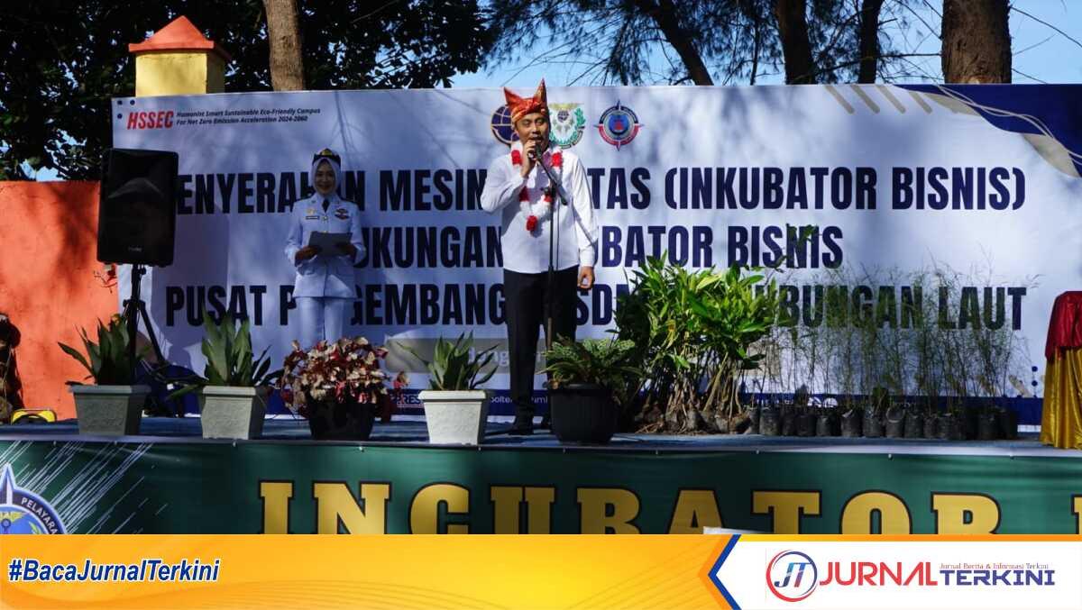 Wagub Sumbar Vasco Ruseime saat hadiri Wisuda di Kampus Poltekpel Sumbar, Kamis (15/05/2025).(Foto Adpim sumbar).