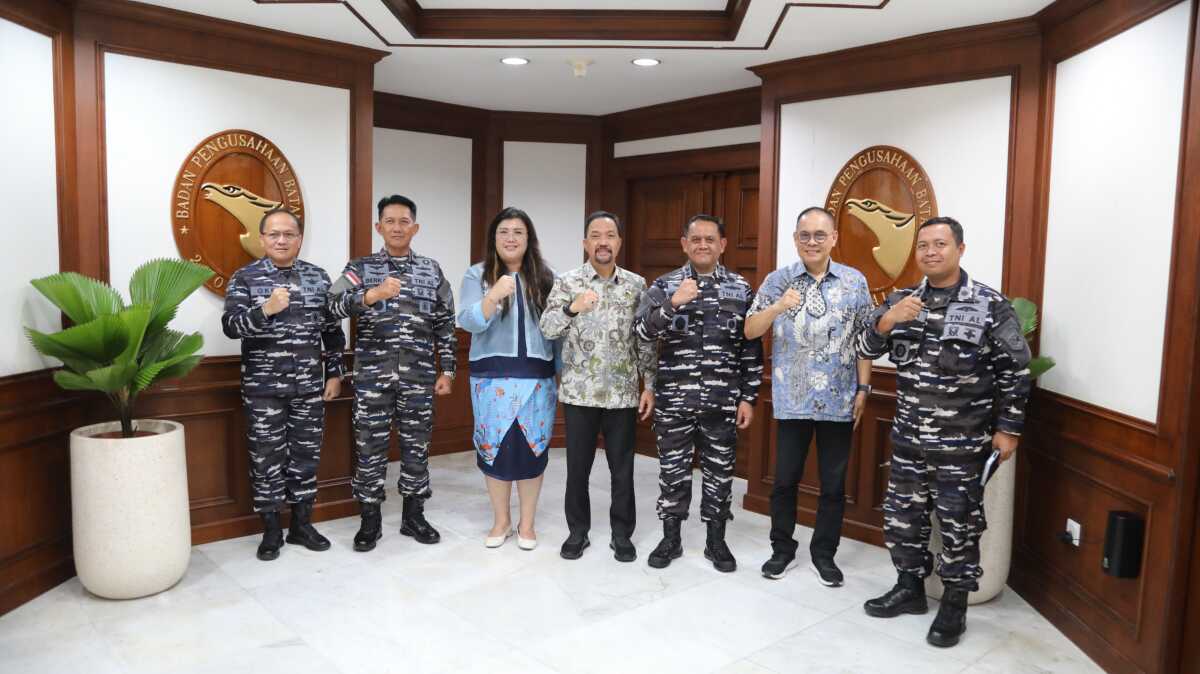 BP Batam-Pushidrosal Badan Pengusahaan (BP) Batam menerima kunjungan kerja dan silaturahmi Wakil Komandan Pushidrosal Laksamana Muda TNI, Bambang Irawan di Gedung Bida Utama, Rabu (18/6/2025). (humasbpbatam)