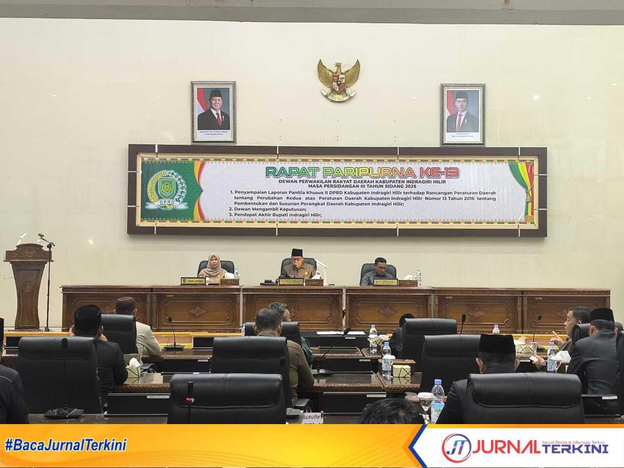 Ket Foto Wabup Inhil Yuliantini saat hadir rapat paripurna DPRD kabupaten Indragiri Hilir ke-13 masa sidang tahun 2025