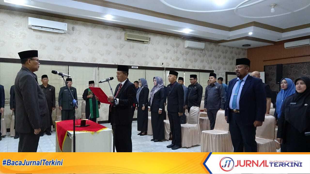 Ket foto: Pelantikan pejabat administratif dan pengawas di Aula Kantor Bappeda, Tembilahan, Jumat (20/6/2025).