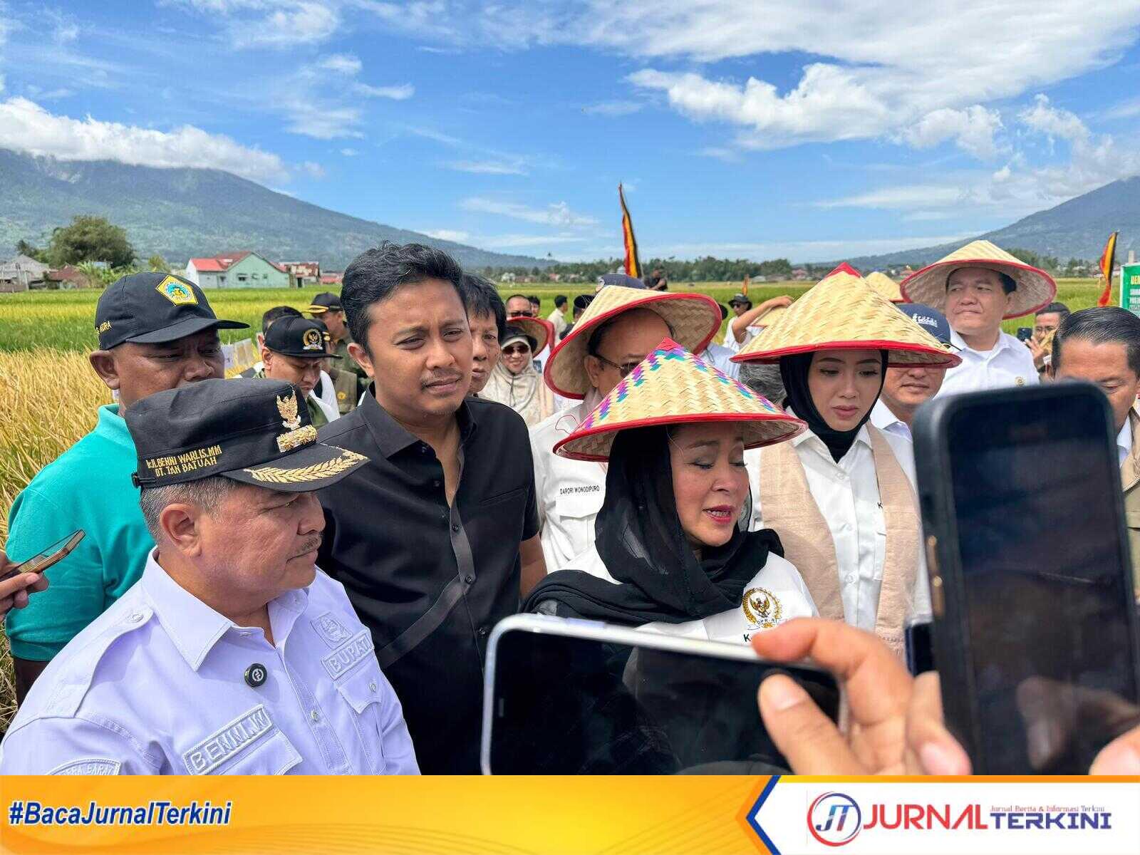 IMG-20250622-WA0033 Titiek Soeharto dalam kunjungan kerja Kabupatan Agam Sumbar, Sabtu (21/06/2025). (Foto : Adpim Sumbar).