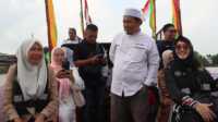 IMG-20250628-WA0005 Wabup Inhil Yuliantini saat menyaksikan vestipal menyambut Tahun Baru Islam 1 Muharram 1447 Hijriah dengan Pompong hias di Desa Sungai Intan