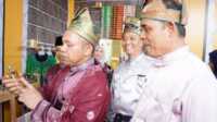 IMG-20250628-WA0031 Ket foto: Gubri, Abdul Wahid, yang didampingi Bupati Inhil, Haji Herman, saat berkunjung ke stan bazar Inhil, Sabtu (28/6/2025).