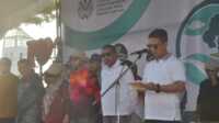 bupati Karimun apel lingkungan hidup Bupati Karimun Ing Iskandarsyah memimpin apel memperingati hari lingkungan hidup sedunia yang disejalankan dengan aksi bersih sampah plastik di Panggung Rakyat Putri Kemuning Coastal Area, Kabupaten Karimun, Kamis (05/06/2025) pagi. (JurnalTerkini.id/edy kencana)
