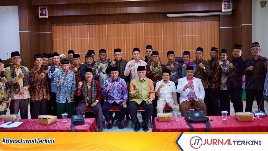 Bupati Solok, Jon Firman Pandu hadiri halal bihalal FK3S di Balairung BPSI Sumbar pada Sabtu (26/04/2025). (Foto DiskominfokabSolok).