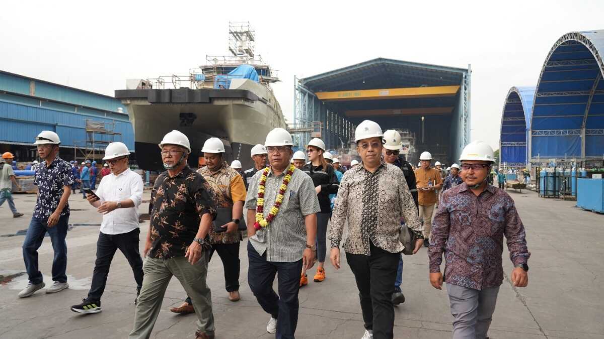 kim seah sipyard batam Anggota/Deputi Bidang Investasi dan Pengusahaan, Fary Francis (3 kanan) bersama tim menjemput langsung tantangan berusaha yang dihadapi oleh PT. Kim Seah Shipyard Indonesia. (humasbpbatam)