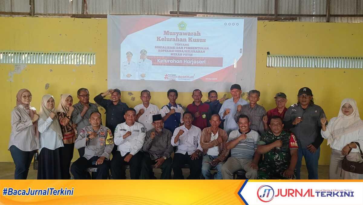 Kelurahan Harjosari Kecamatan Tebing gelar musyawarah kelurahan khusus tentang sosialisasi dan pembentukan koperasi desa/kelurahan merah putih bertempat di Balai Desa Kelurahan Harjosari, Kecamatan Tebing, Kabupaten Karimun, Rabu (28/05/2025). (JurnalTerkini.id/edy kencana)