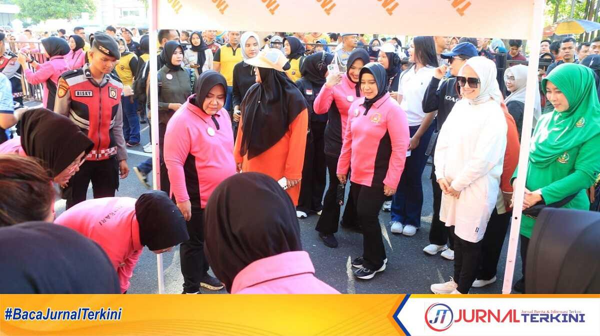 Suasana kegiatan marandang 1 ton di Polda Sumbar. (JurnalTerkini.id/Amryan)