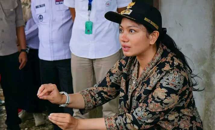 pabrik stone crusher dharmasraya Bupati Dharmasraya, Annisa Suci Ramadhani, bersama jajaran Organisasi Perangkat Daerah (OPD) terkait meninjau sejumlah pabrik stone crusher (pemecah batu) yang beroperasi di wilayah Kabupaten Dharmasraya, Rabu (4/6/2025). (humsas pemkab dharmasraya)