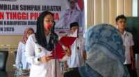 pelantikan pejabat Dharmasraya Bupati Dharmasraya, Annisa Suci Ramadhani, secara resmi melantik dan mengambil sumpah jabatan Yosta Defina sebagai Kepala Dinas Kesehatan Kabupaten Dharmasraya, Rabu (28/06/2025). (Humas Pemkab Dharmasraya)