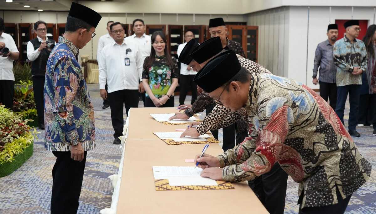 Kepala Badan Pengusahaan (BP) Batam, Amsakar Achmad resmi melantik 23 Pejabat Struktural Tingkat II di lingkungan BP Batam di Balarungsari BP Batam, Senin (16/6/2025). (humasbpbatam)