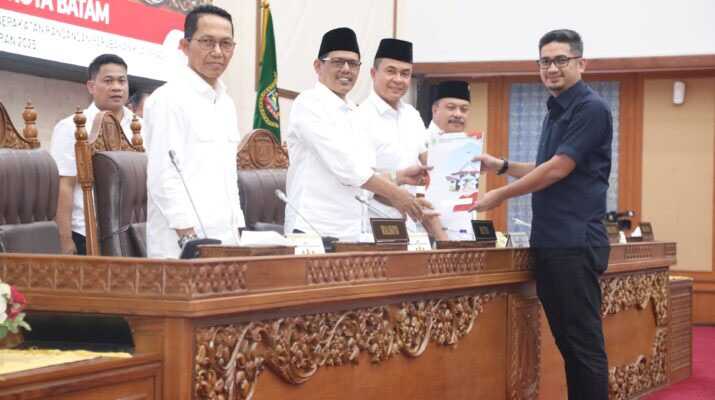 DPRD Kota Batam menyetujui Perubahan Kebijakan Umum Anggaran (KUA) dan Prioritas Plafon Anggaran Sementara (PPAS) APBD Tahun Anggaran 2025 dalam rapat paripurna, Rabu (18/6/2025). (dprd.batam.go.id)