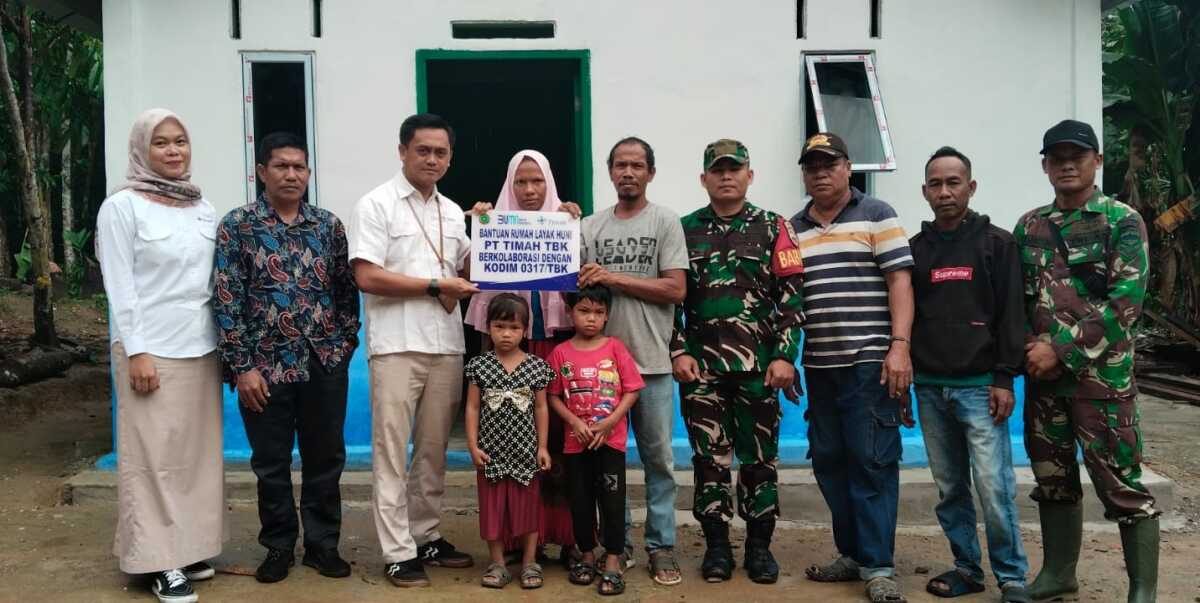 PT Timah membangun rumah layak huni di Kundur (Timah)