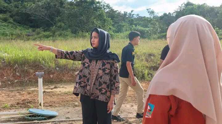 Bupati Dharmasraya Annisa Suci Ramadhani saat meninjau Instalasi Pengolahan Air Limbah di RSUD Sungai Dareh (Humas Pemda)