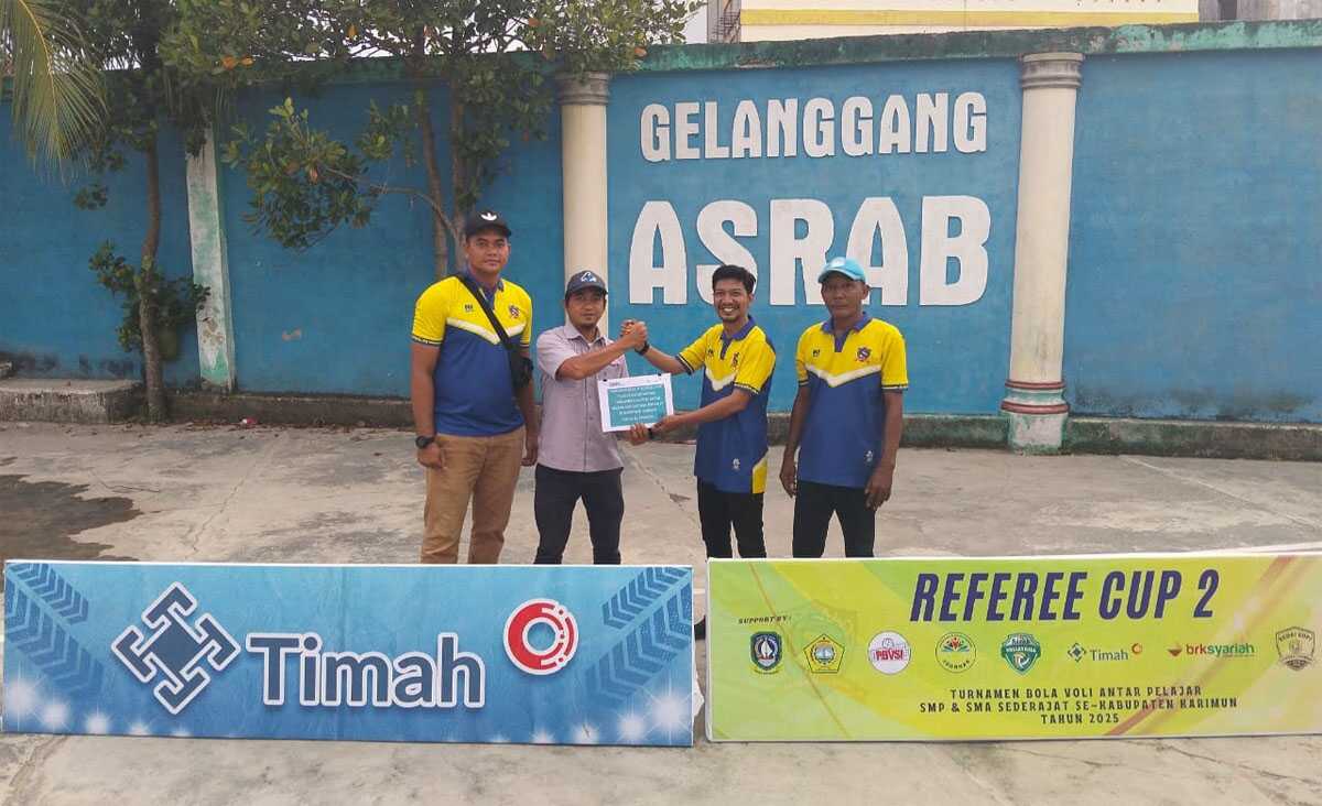 turnamen voli referee cup-pt timah T Timah mendukung Turnamen Referee Cup 2 yang merupakan turnamen bola voli antar pelajar SMP dan SMA sederajat se-Kabupaten Karimun Tahun 2025. (timah)