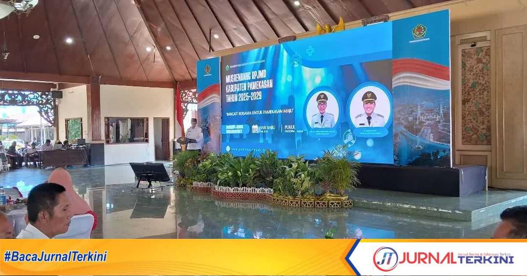 FB_IMG_1753485864924 Musrenbang ini dihadiri langsung oleh Bupati Pamekasan, Dr. KH. Kholilurrahman, didampingi Sekda Masrukin, pimpinan OPD, camat dari 13 kecamatan, serta unsur Forkopimda.
