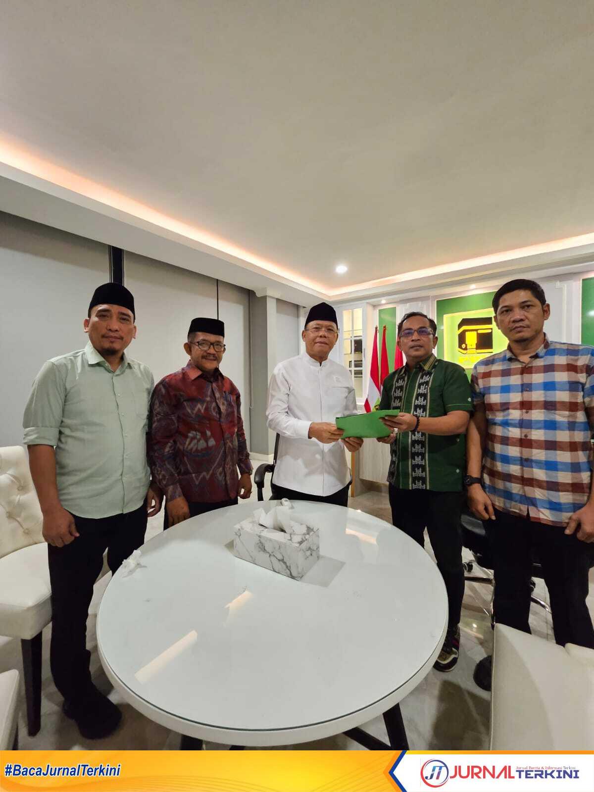 Ket foto. Ketua DPC PPP Inhil Andi Rusli saat menemui PLT Ketum DPP PPP Muhammad Mardiono untuk menyampaikan dukungan untuk pelaksanaan muswil lub DPW PPP Provinsi Riau